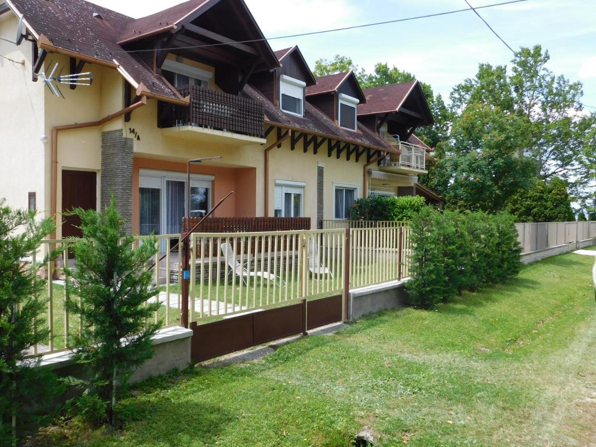 Апартаменты Balatonpart-Lak Балатонфеньвеш Экстерьер фото
