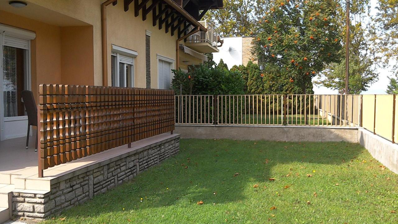 Апартаменты Balatonpart-Lak Балатонфеньвеш Экстерьер фото